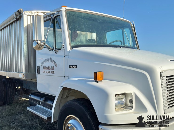 freightliner-fl70-image-13