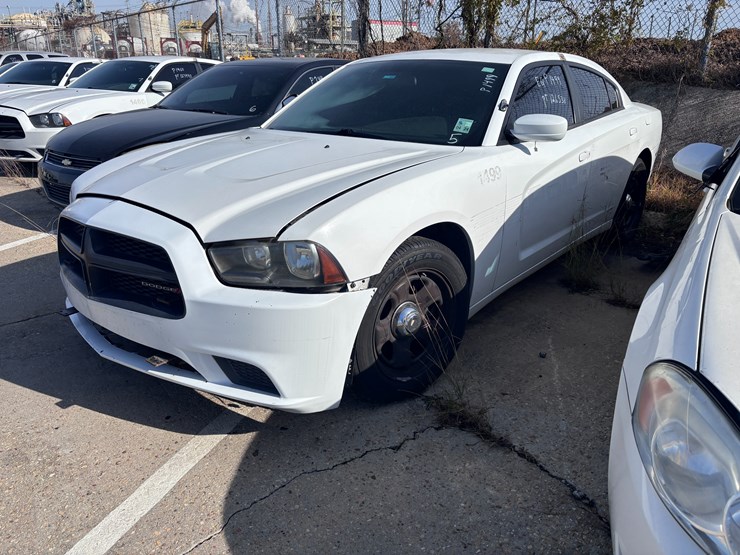 #5-•-2014-dodge-charger-image-1