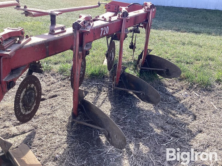 international-720-image-11