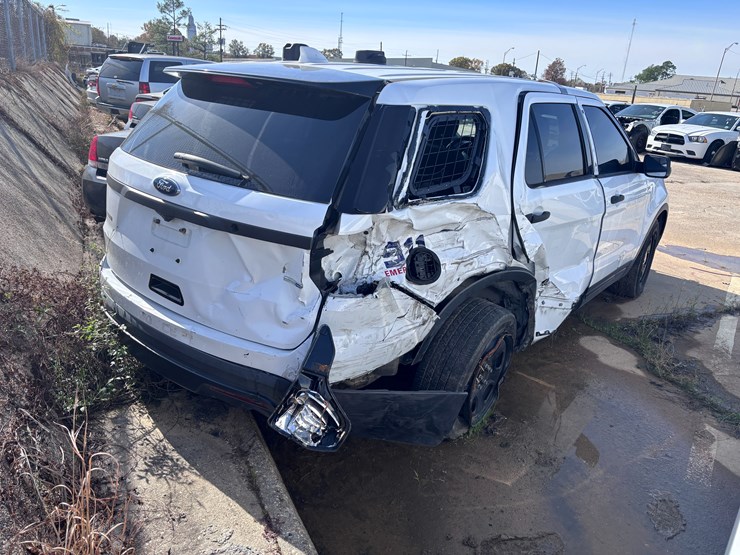 #15-•-2017-ford-interceptor-image-3