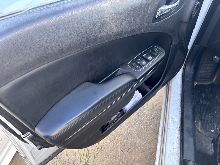 #5-•-2014-dodge-charger-image-7