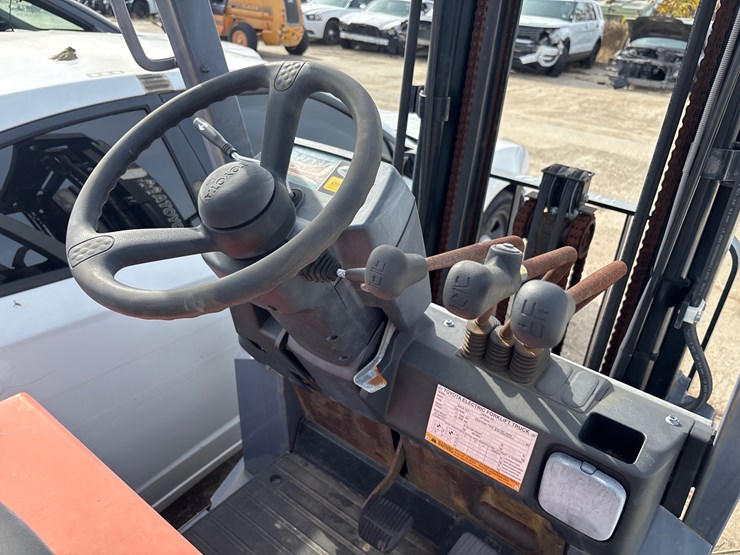 2005-toyota-7fbcu25-image-8