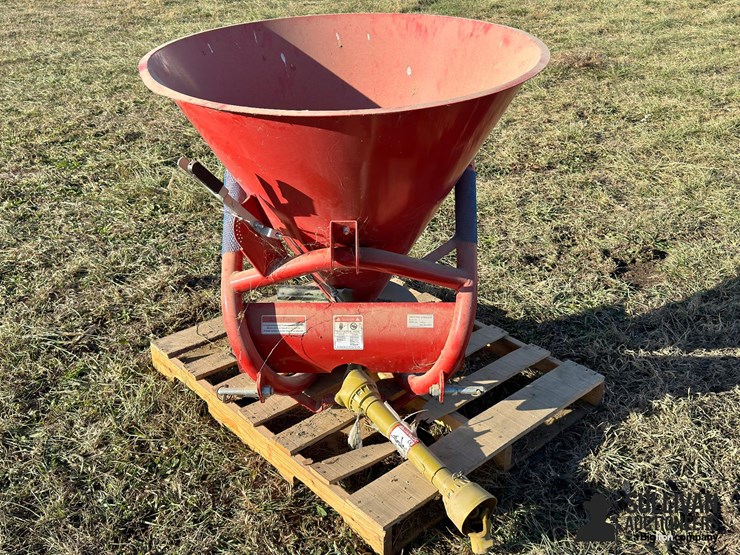 2022-behlen-country-3-pt-fertilizer-spreader-image-2