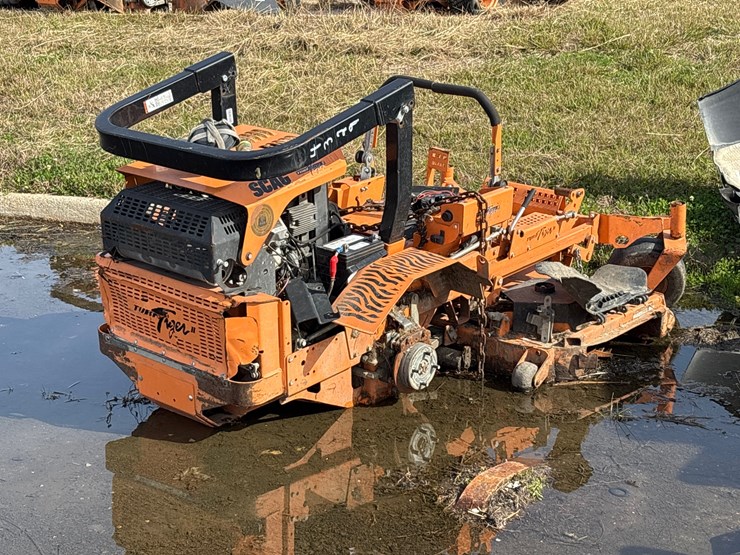 #50-•-2019-turf-tiger-lawnmower-image-4