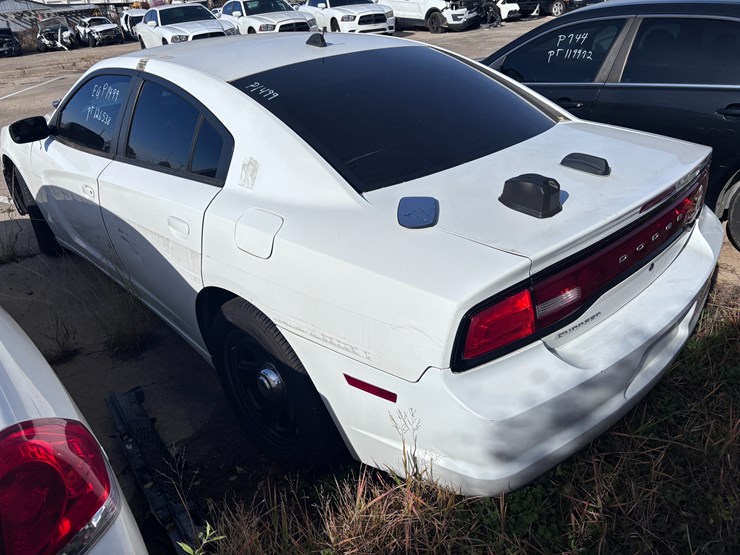 #5-•-2014-dodge-charger-image-4