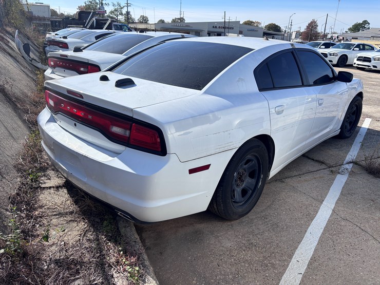 #10-•-2013-dodge-charger-image-4