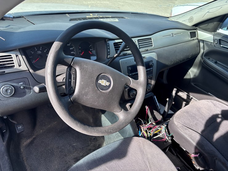 #4-•-2009-chevrolet-impala-image-8
