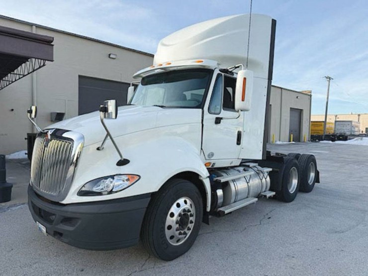 2016-international-prostar-image-1