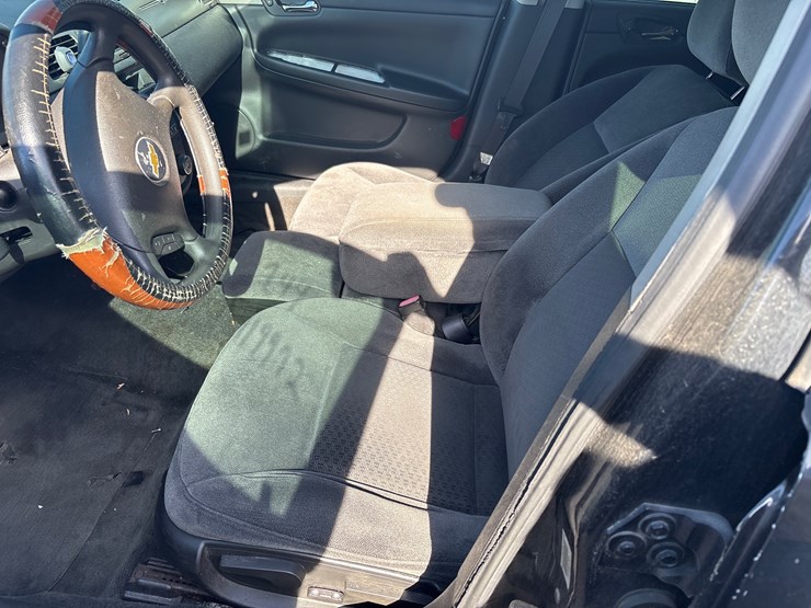 #6-•-2011-chevrolet-impala-image-7