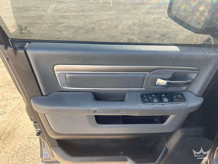 2014-dodge-1500-image-11