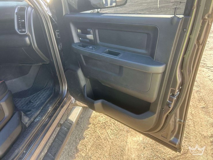 2020-dodge-3500-image-23