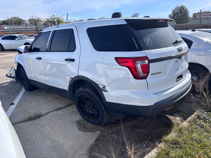 #40-•-2017-ford-interceptor-image-4