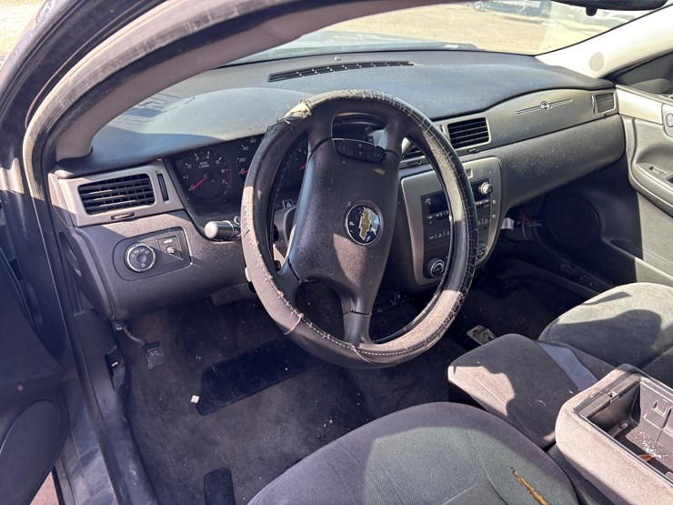 #14-•-2011-chevrolet-impala-image-8