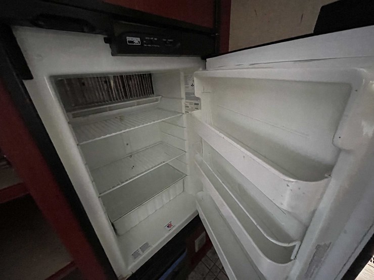 #7368-•-zinger-camper-trailer-(no-title)-image-20