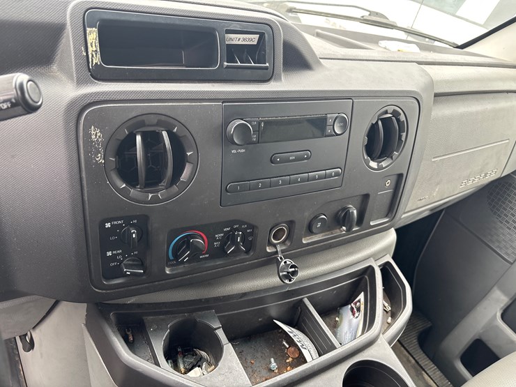 #96-•-2013-dodge-e-150-cargo-van-image-6