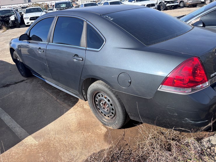 #13-•-2011-chevrolet-impala-image-3