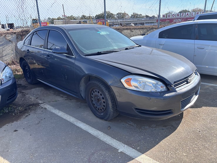 #13-•-2011-chevrolet-impala-image-2