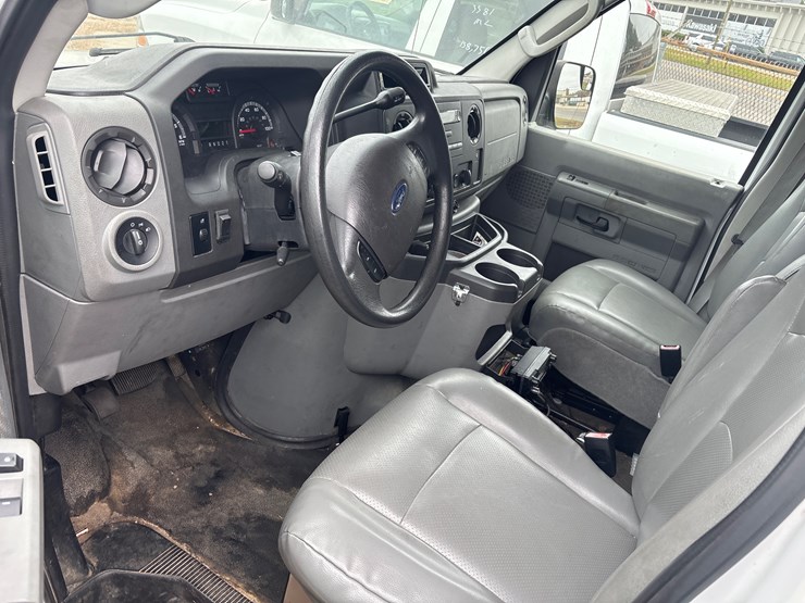 #96-•-2013-dodge-e-150-cargo-van-image-5