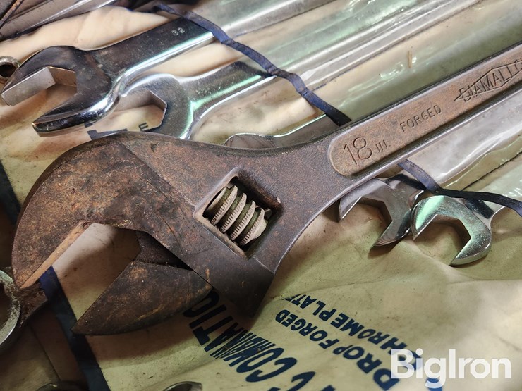 assorted-wrenches/storage-shelving-w/-fasteners-image-13