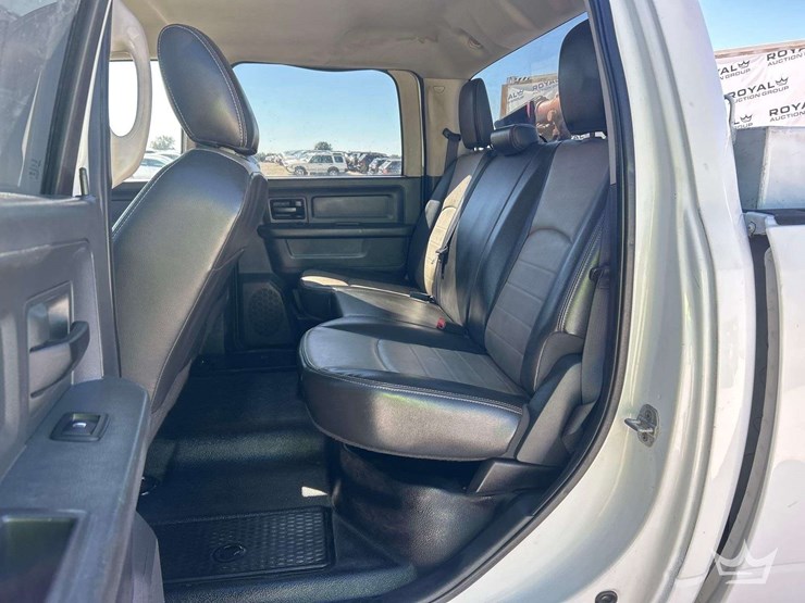 2011-dodge-ram-3500-image-16