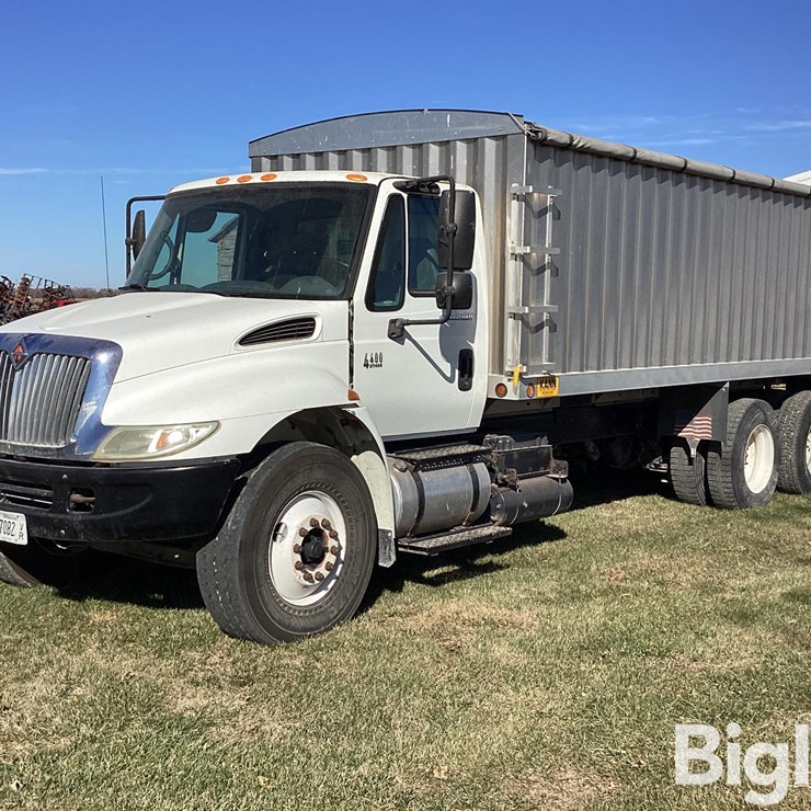 INTERNATIONAL DURASTAR 4400