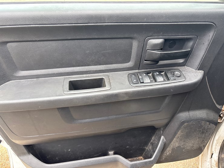 2012-dodge-1500-image-10