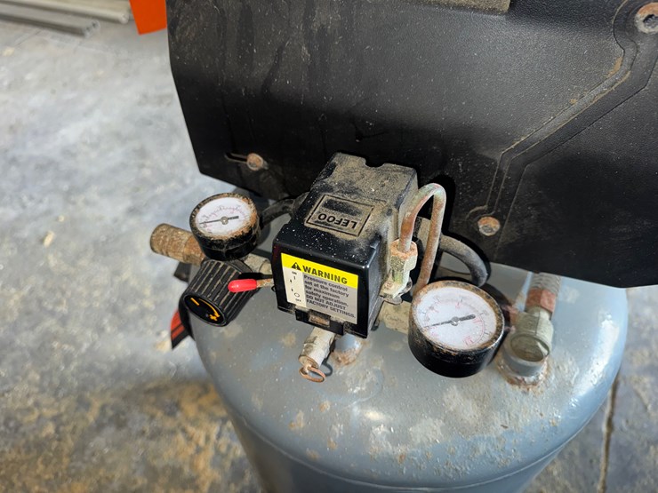 #7677-•-performax-air-compressor-image-4