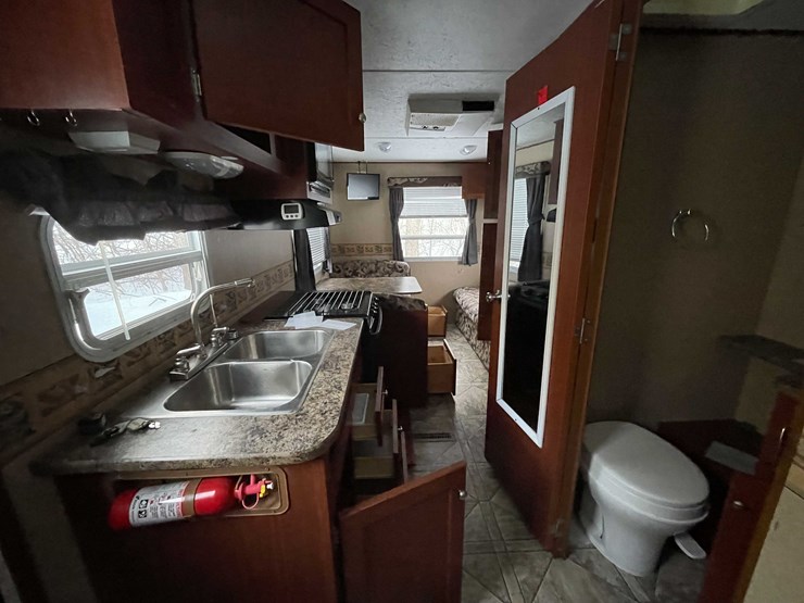 #7368-•-zinger-camper-trailer-(no-title)-image-12
