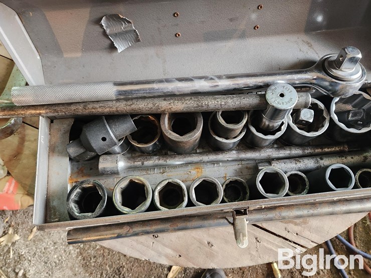 assorted-wrenches/storage-shelving-w/-fasteners-image-4