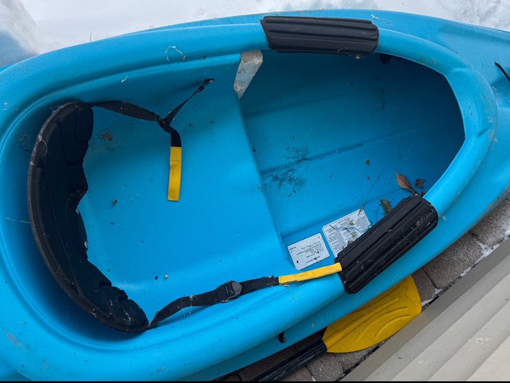 #7673-•-sun-dolphin-kayak-image-4