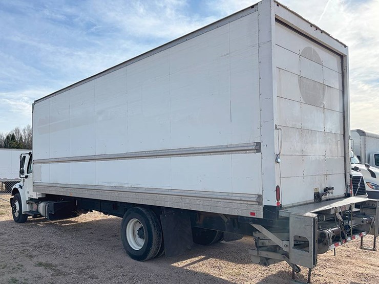 2018-freightliner-m2-106-image-2