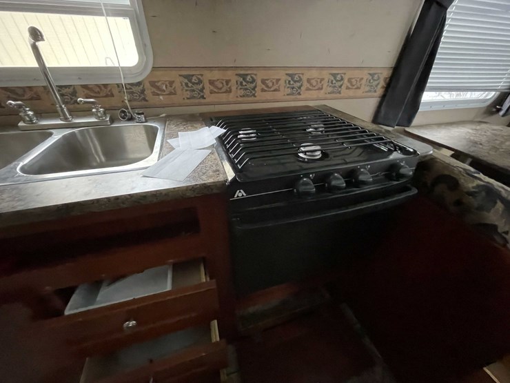 #7368-•-zinger-camper-trailer-(no-title)-image-17