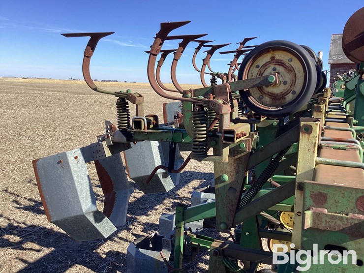 john-deere-845-image-10