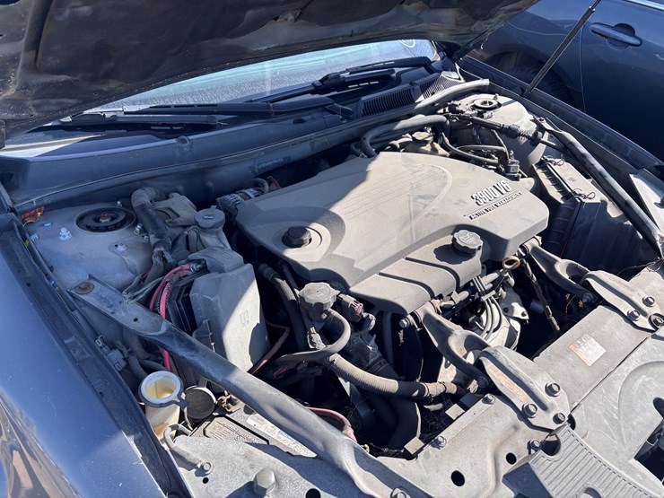 #14-•-2011-chevrolet-impala-image-15