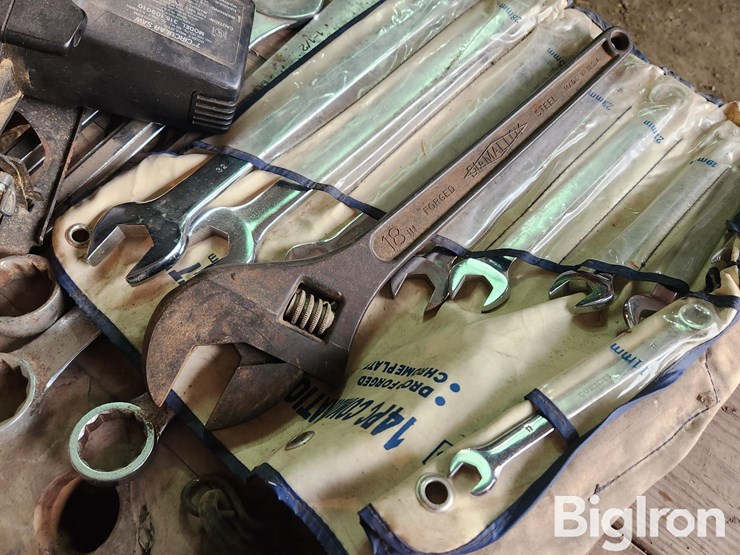 assorted-wrenches/storage-shelving-w/-fasteners-image-11