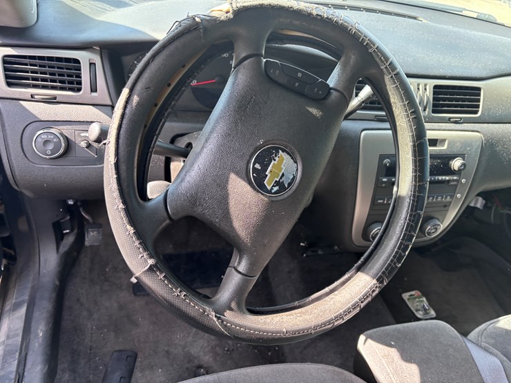 #14-•-2011-chevrolet-impala-image-9