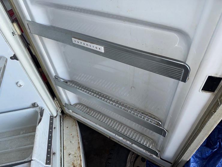 #7676-•-vintage-hot-point-refrigerator-image-12