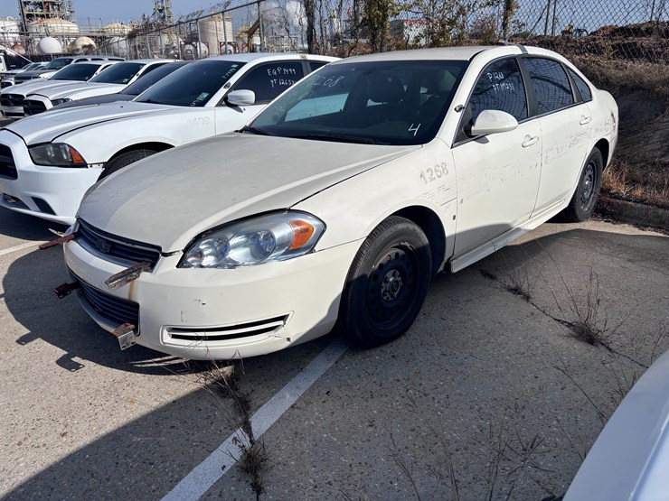 #4-•-2009-chevrolet-impala-image-1