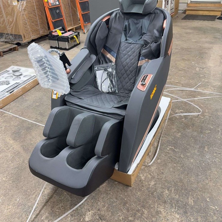 UNUSED MASSAGE CHAIR
