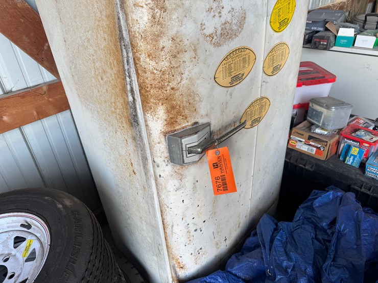 #7676-•-vintage-hot-point-refrigerator-image-5