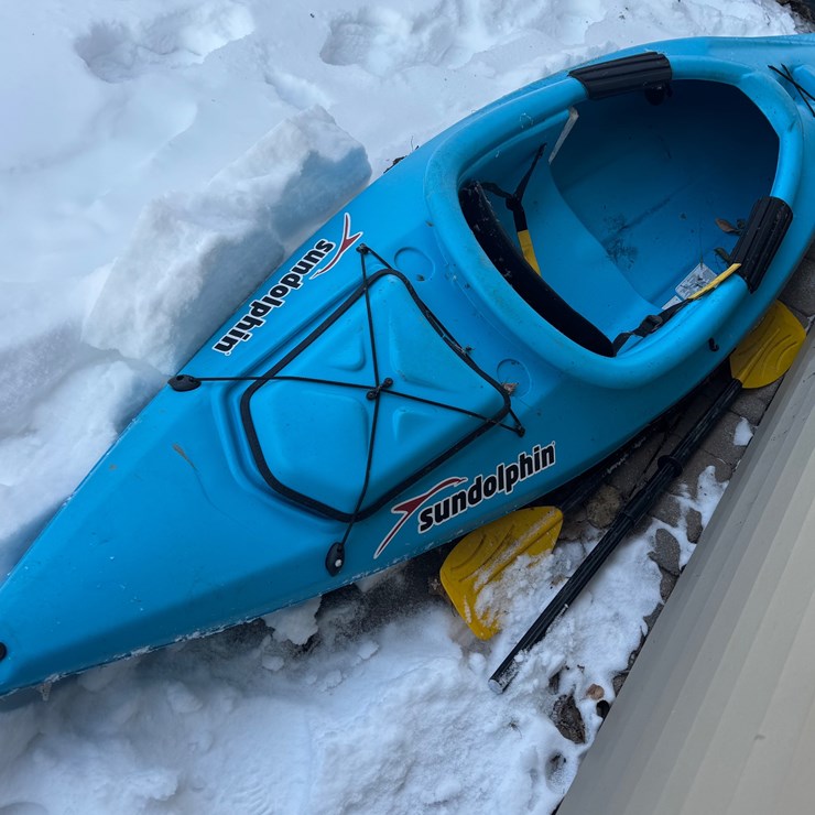 #7673 • Sun Dolphin Kayak