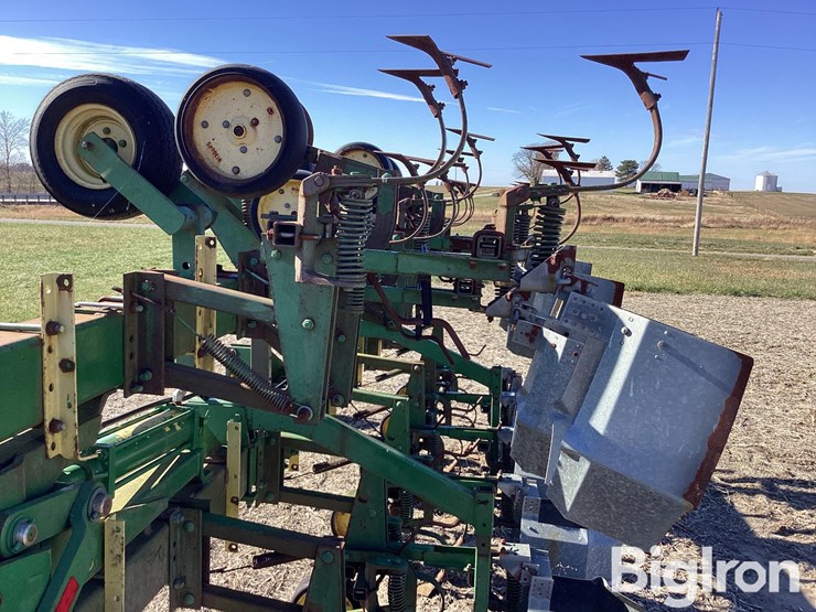 john-deere-845-image-16