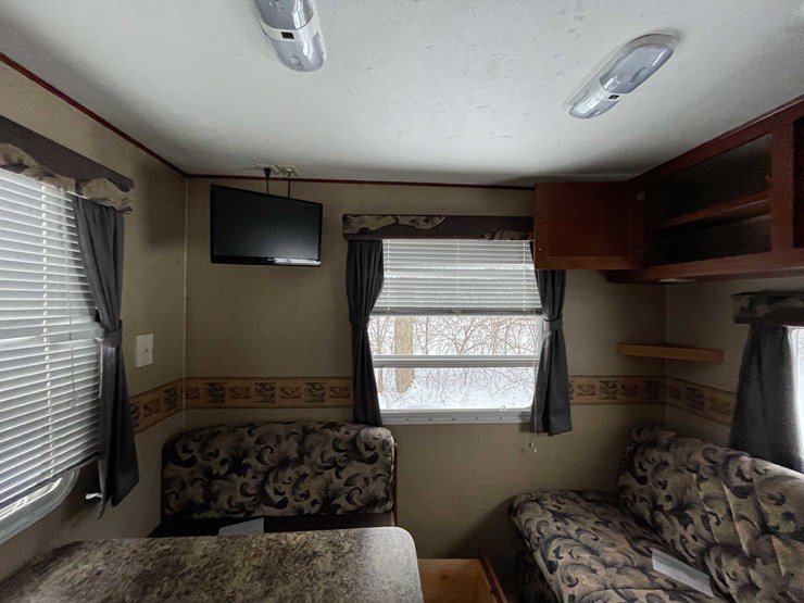 #7368-•-zinger-camper-trailer-(no-title)-image-25