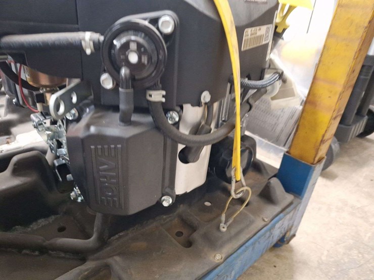 unused-vertical-shaft-kohler-7000-series-twin-cycle-24-hp-gas-engine-image-18