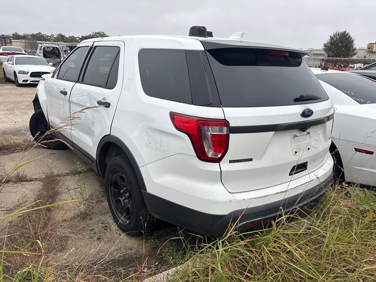 #79-•-2017-ford-intercerptor-image-3