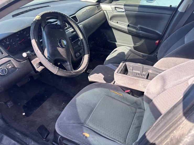 #14-•-2011-chevrolet-impala-image-5