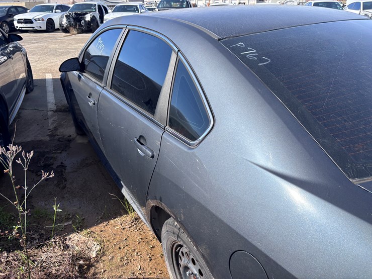 #14-•-2011-chevrolet-impala-image-4