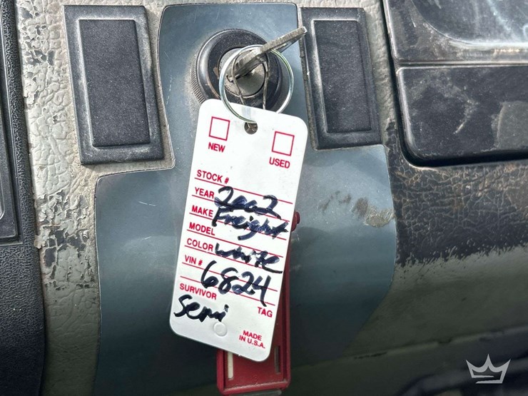 2002-freightliner-fl112-image-26