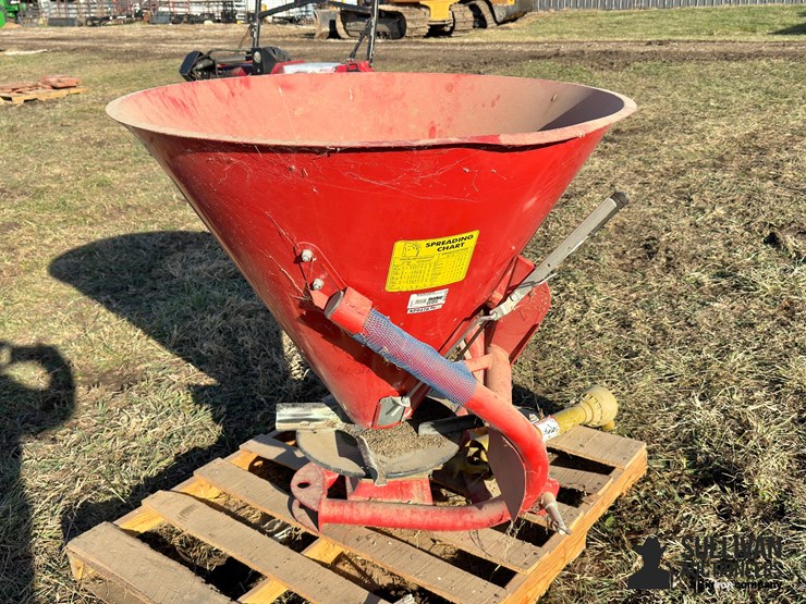 2022-behlen-country-3-pt-fertilizer-spreader-image-4
