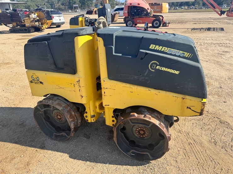 #30088-•-2018-bomag-bmr8500-trench-compactor-image-3